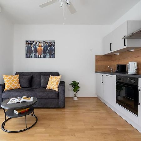 Elegant 1Br Flat With Balcony By Hm Apartment Wina Bagian luar foto